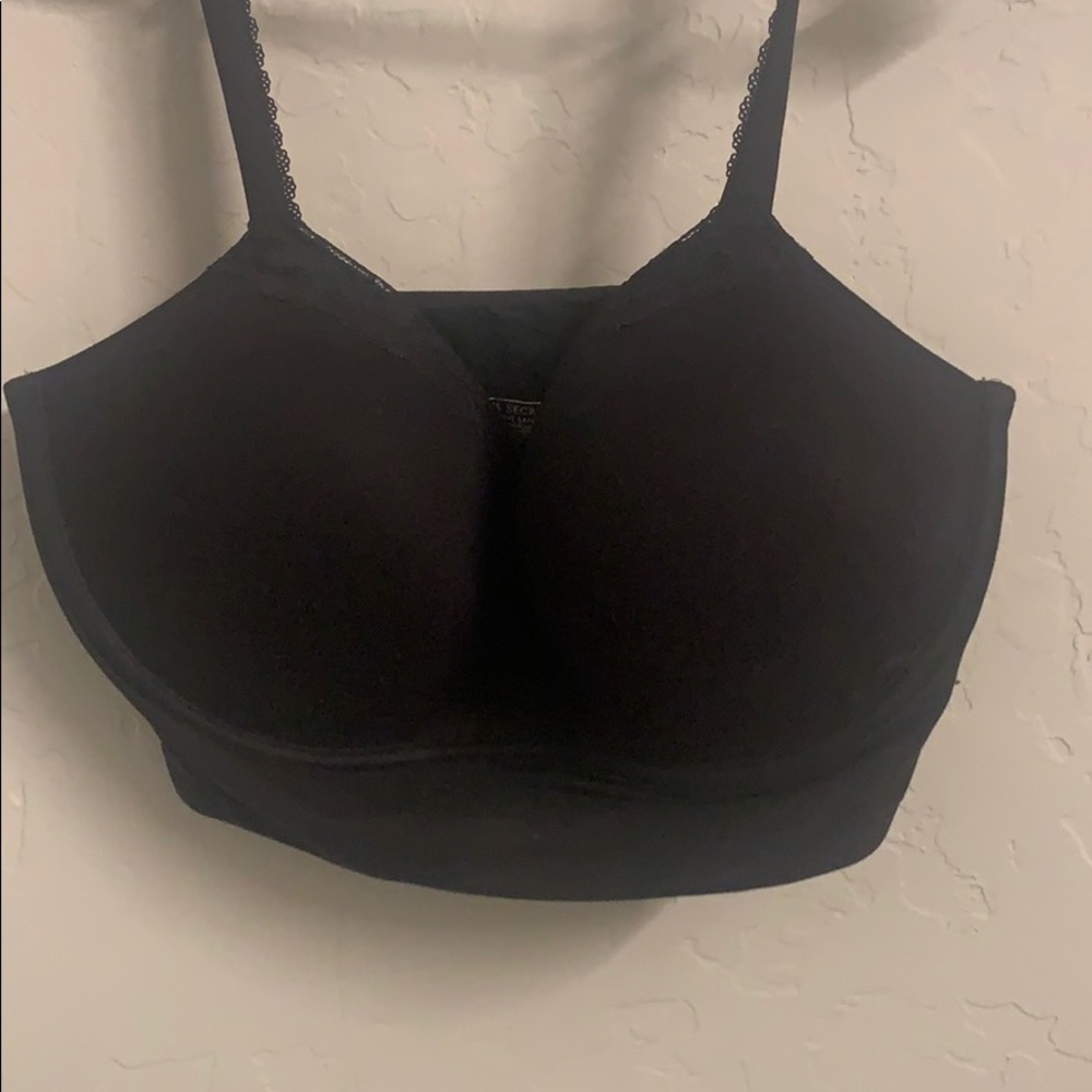 Convertible padded wireless bra